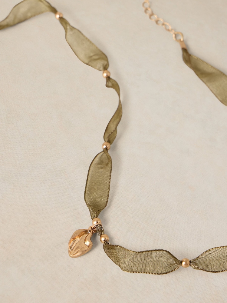 White Stuff Mimi Ribbon Charm Necklace - صورة 2 من 2