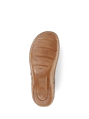 Pavers Tan Ladies Lightweight Leather Clogs - Image 5 of 5