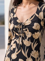 Roman Black Petite Floral Gathered Stretch Midi Dress - Image 4 of 4