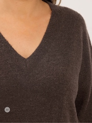 Yours Curve Brown Knitted V-Neckline Jumper - Image 4 of 6