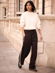Ruskea - Mint Velvet Side Stripe Barrel Trousers - Kuva 5 / 7