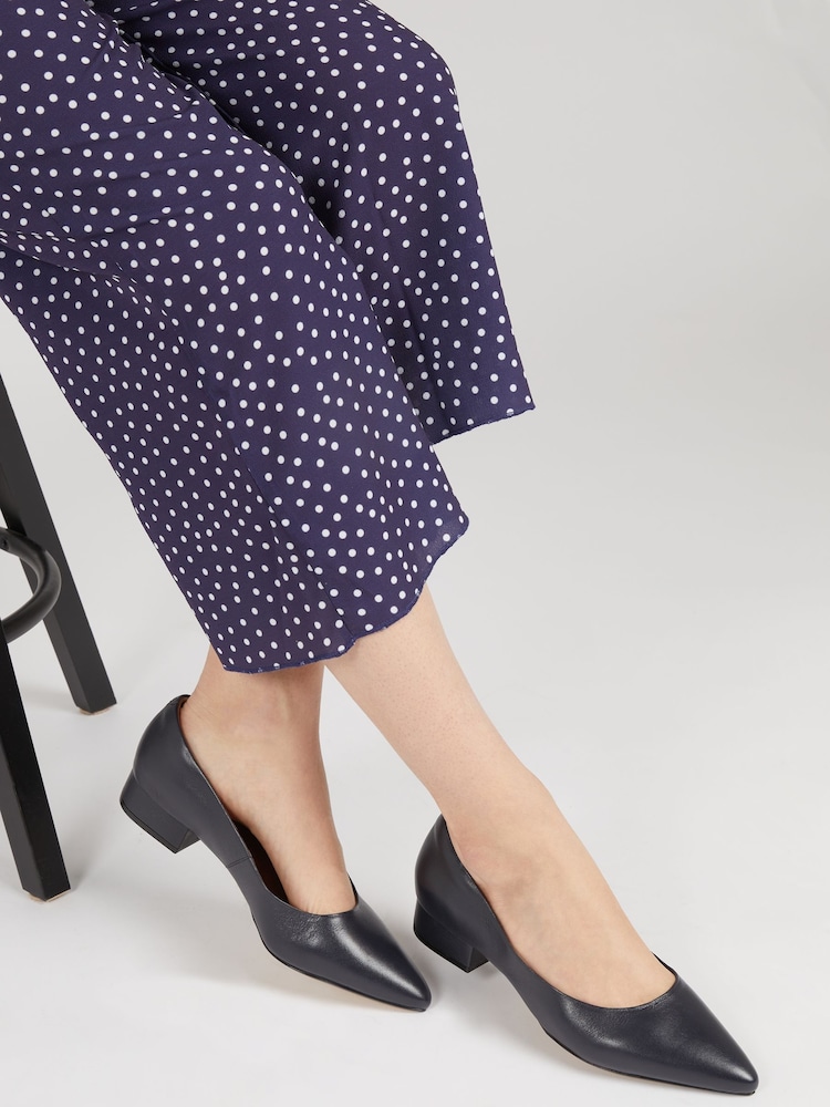 Blau - Jones Bootmaker Sunstone Pumps aus Leder - Bild 1 von 6 Blau - Jones Bootmaker Sunstone Pumps aus Leder - Bild 1 von 6