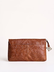 Коричневый - Кожаный клатч с длинным ремешком Lakeland Leather Temple - Изображение 3 6