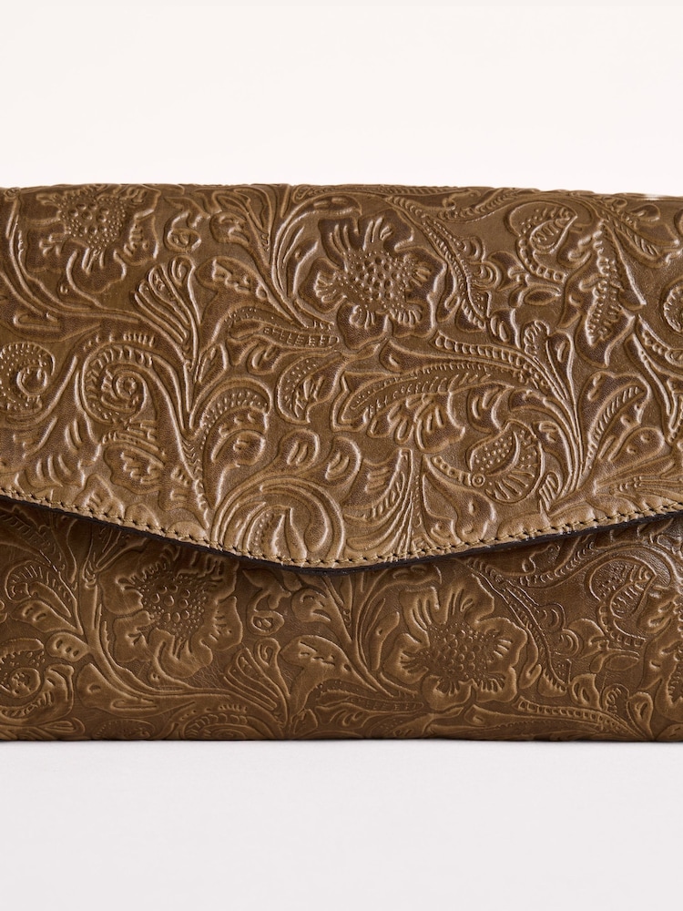 Зеленый - Кожаный клатч с длинным ремешком Lakeland Leather Temple - Изображение 6 6