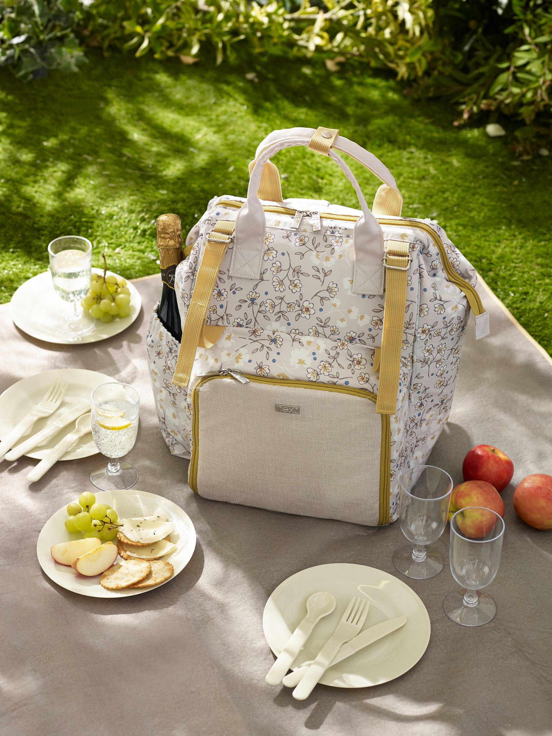 Joules picnic backpack hotsell