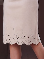 Natural - Falda de tubo de antelina cortada a láser de Roman - Imagen 4 de 4