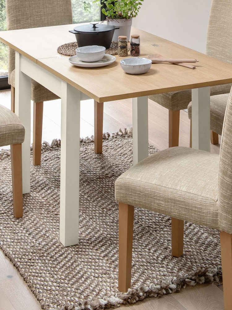 Classic Cream Malvern Malvern Oak Effect 4 to 6 Seater Extending Dining Table - Image 2 of 6