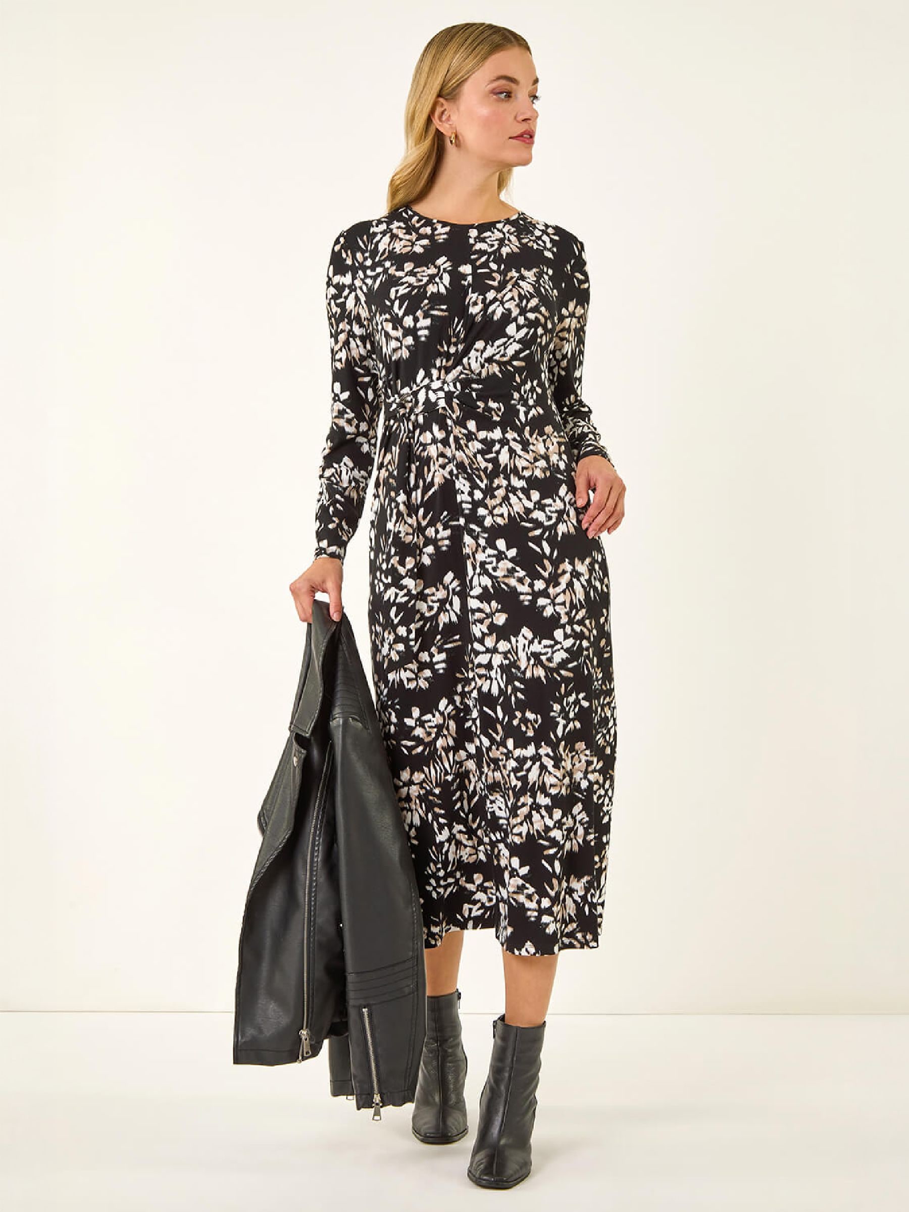 Dusk Women's Black Printed Stretch Midi Dress Size 18 - Image 2