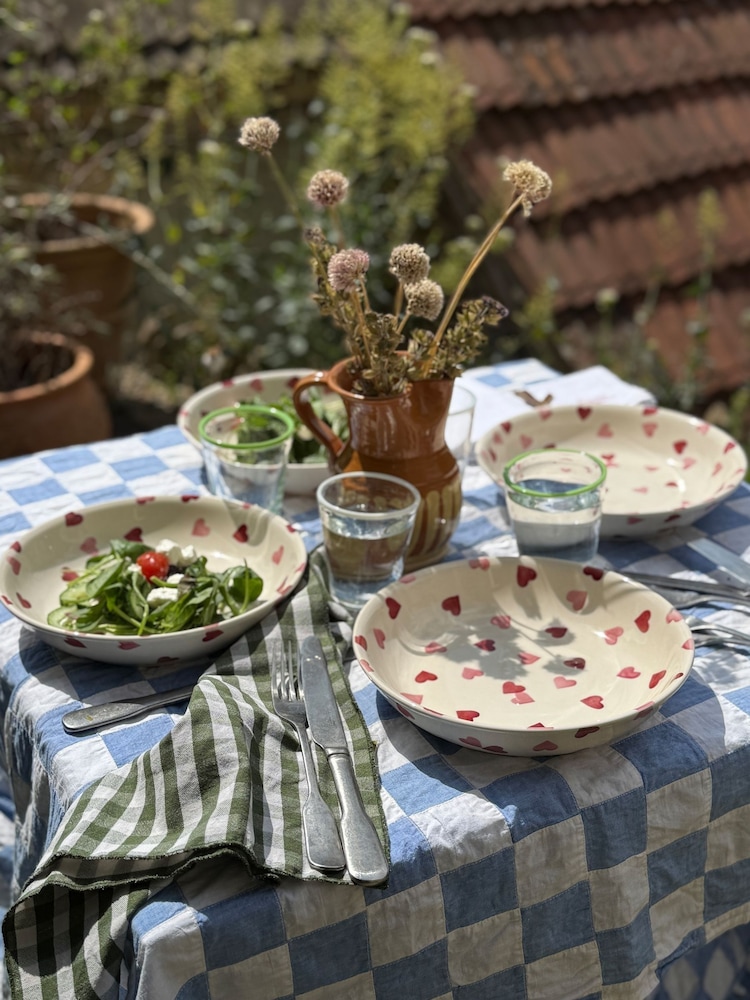 Emma Bridgewater Cream Pink Hearts Medium Pasta Bowl - Image 1 of 4