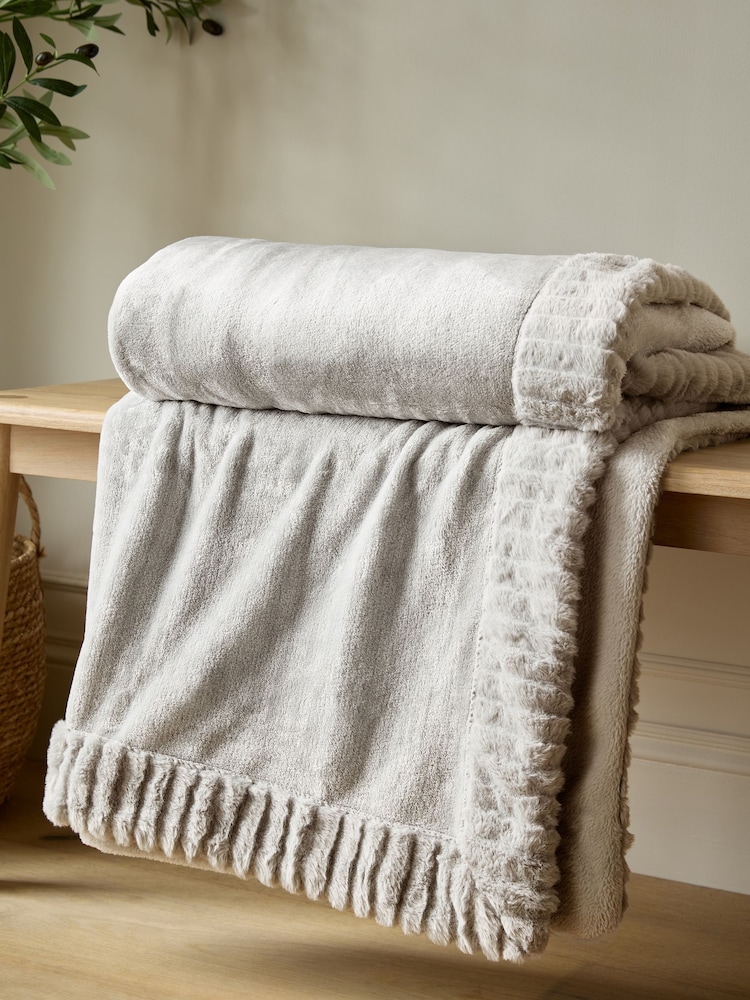 Catherine Lansfield Velvet And Faux Fur Soft and Cosy Throw - Image 1 of 5