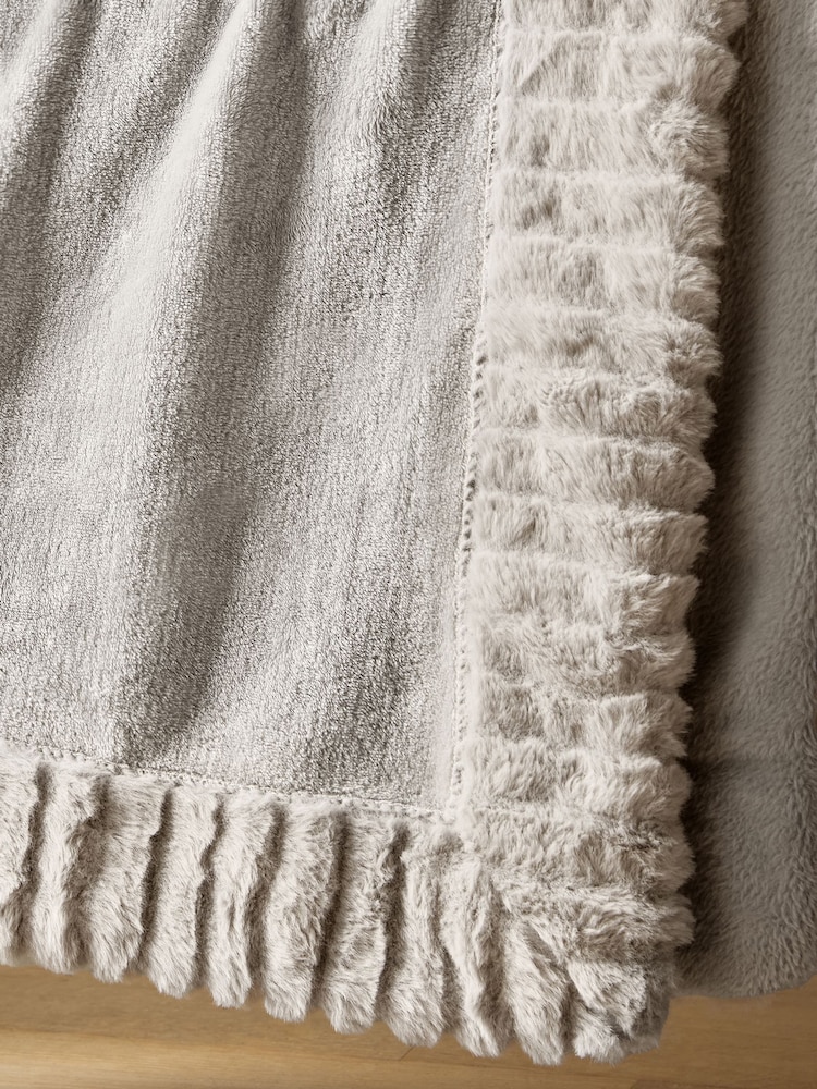 Catherine Lansfield Velvet And Faux Fur Soft and Cosy Throw - Image 2 of 5