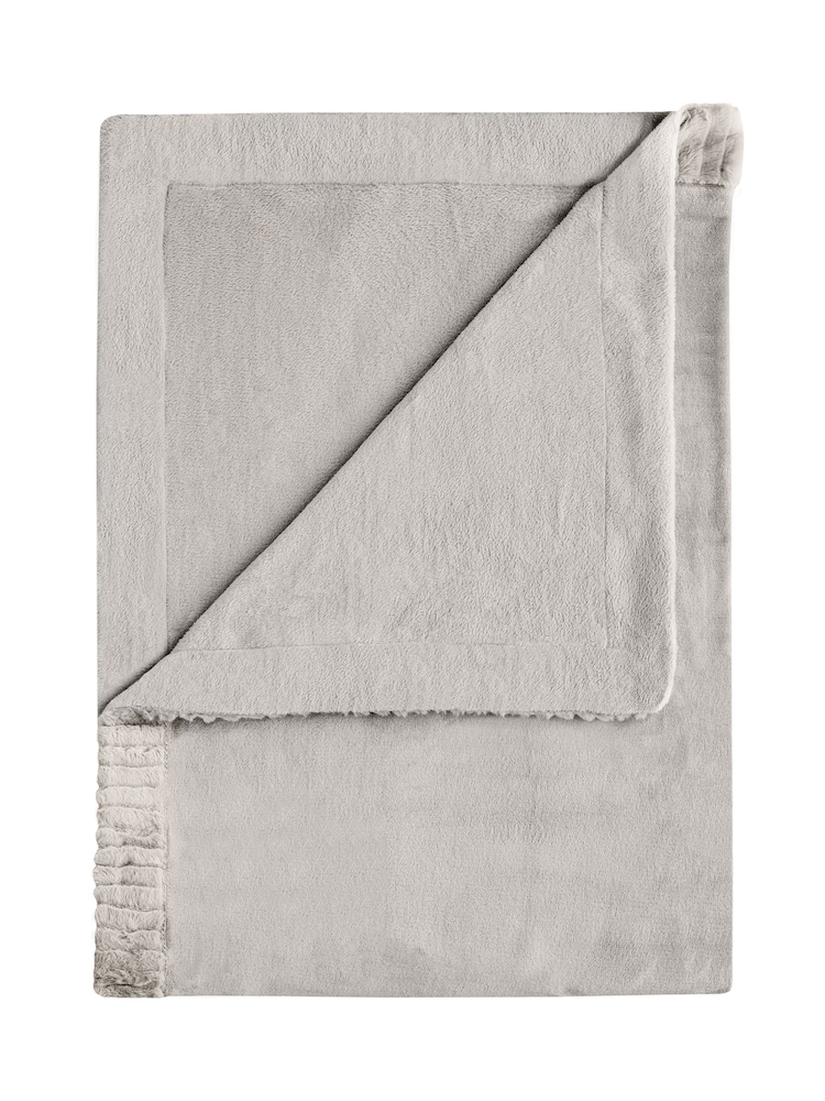 Catherine Lansfield Velvet And Faux Fur Soft and Cosy Throw - Image 5 of 5