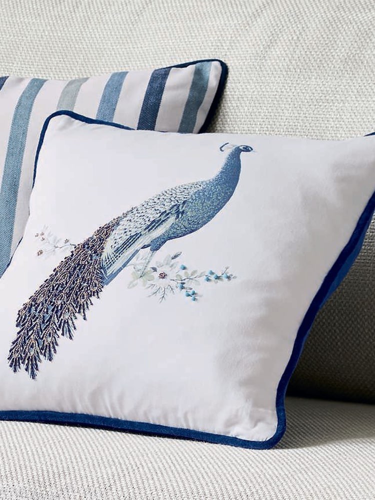 وسادة مربعة طاووس 100% قطن من Laura Ashley - صورة 1 من 3 وسادة مربعة طاووس 100% قطن من Laura Ashley - صورة 1 من 3