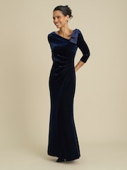 Gina Bacconi Trudie Velvet Ruched Maxi Dress - Bilde 2 av 4