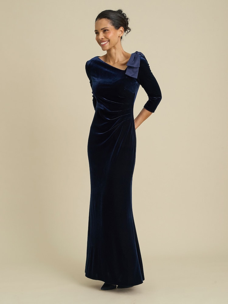 Gina Bacconi Trudie Velvet Ruched Maxi Dress - Bilde 2 av 4 Gina Bacconi Trudie Velvet Ruched Maxi Dress - Bilde 2 av 4