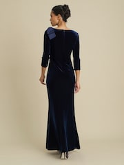 Gina Bacconi Trudie Velvet Ruched Maxi Dress - Bilde 3 av 4