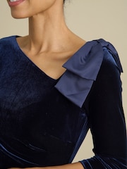 Gina Bacconi Trudie Velvet Ruched Maxi Dress - Bilde 4 av 4