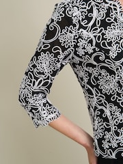 Gina Bacconi Lia Embroidered Blouse With Scallop Detail - Bilde 3 av 5