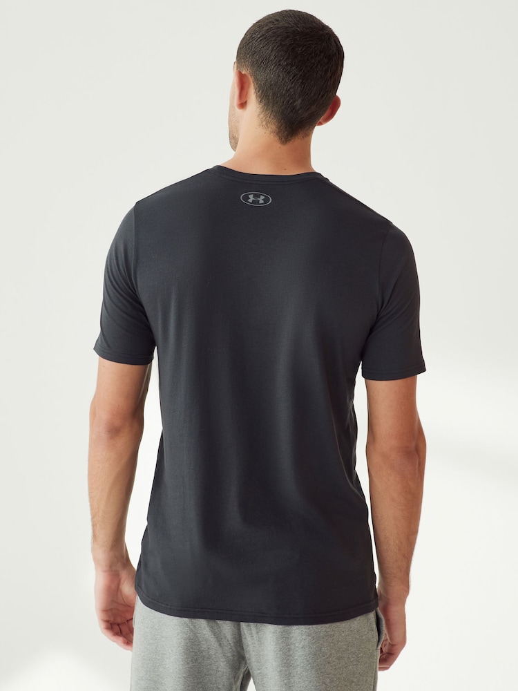 Negro - Camiseta deportiva con logo en la parte izquierda del pecho de Under Armour - Imagen 2 de 4 Negro - Camiseta deportiva con logo en la parte izquierda del pecho de Under Armour - Imagen 2 de 4