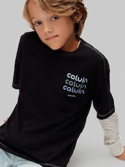 تيشرت جرافيك بشعار من Calvin Klein - صورة 3 من 6