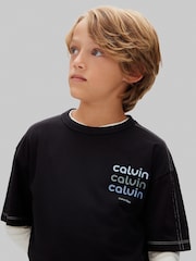تيشرت جرافيك بشعار من Calvin Klein - صورة 5 من 6