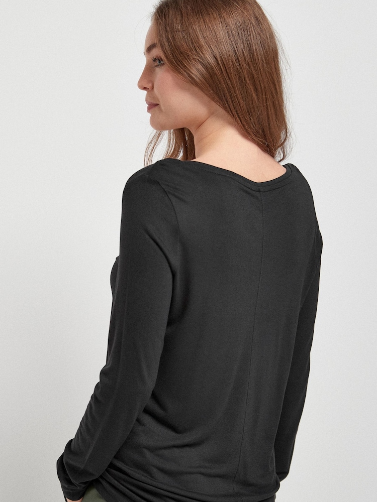 Schwarz - Bedrucktes, legeres, langärmeliges T-Shirt mit V-Ausschnitt - Bild 2 von 4 Schwarz - Bedrucktes, legeres, langärmeliges T-Shirt mit V-Ausschnitt - Bild 2 von 4