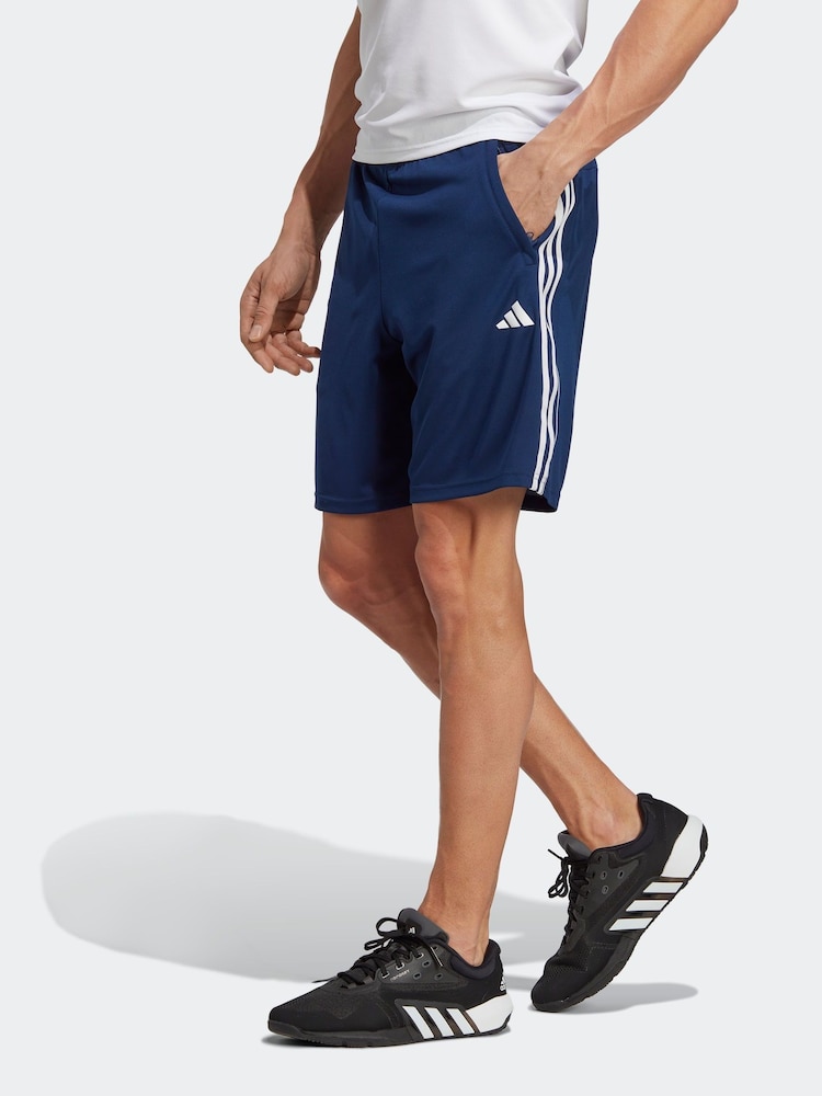أزرق - adidas Train Essentials 3-Stripe Shorts - صورة 1 من 6 أزرق - adidas Train Essentials 3-Stripe Shorts - صورة 1 من 6