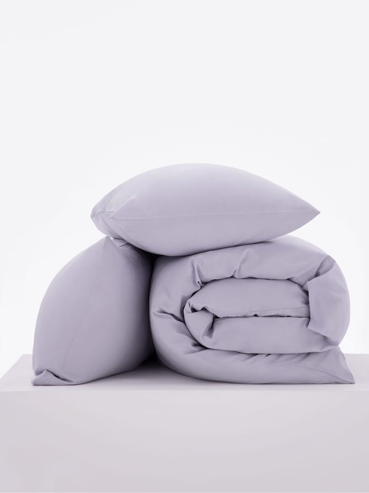 Lilac Purple Easy Care Polycotton Plain Duvet Cover and Pillowcase Set - Image 4 of 7