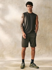 أخضر داكن - adidas Train Essentials 3-Stripe Shorts - صورة 2 من 6