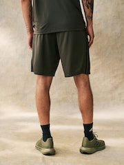 أخضر داكن - adidas Train Essentials 3-Stripe Shorts - صورة 4 من 6