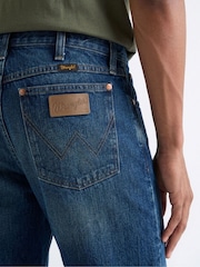 Մուգ կապույտ - Wrangler 13MWZ Pacific Wash օրիգինալ կովբոյական կտրվածքով ջինսեր - Պատկեր 4 6-ից