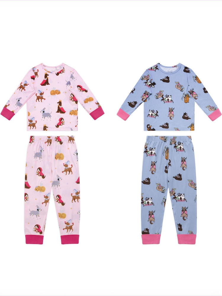 Conjunto de pijama largo con estampado de perros de cuento de hadas & gatos Princess para niños de Chelsea Peers, pack de 2 - Imagen 1 de 10 Conjunto de pijama largo con estampado de perros de cuento de hadas & gatos Princess para niños de Chelsea Peers, pack de 2 - Imagen 1 de 10