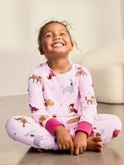 Conjunto de pijama largo con estampado de perros de cuento de hadas & gatos Princess para niños de Chelsea Peers, pack de 2 - Imagen 4 de 10