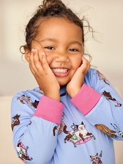 Conjunto de pijama largo con estampado de perros de cuento de hadas & gatos Princess para niños de Chelsea Peers, pack de 2 - Imagen 7 de 10