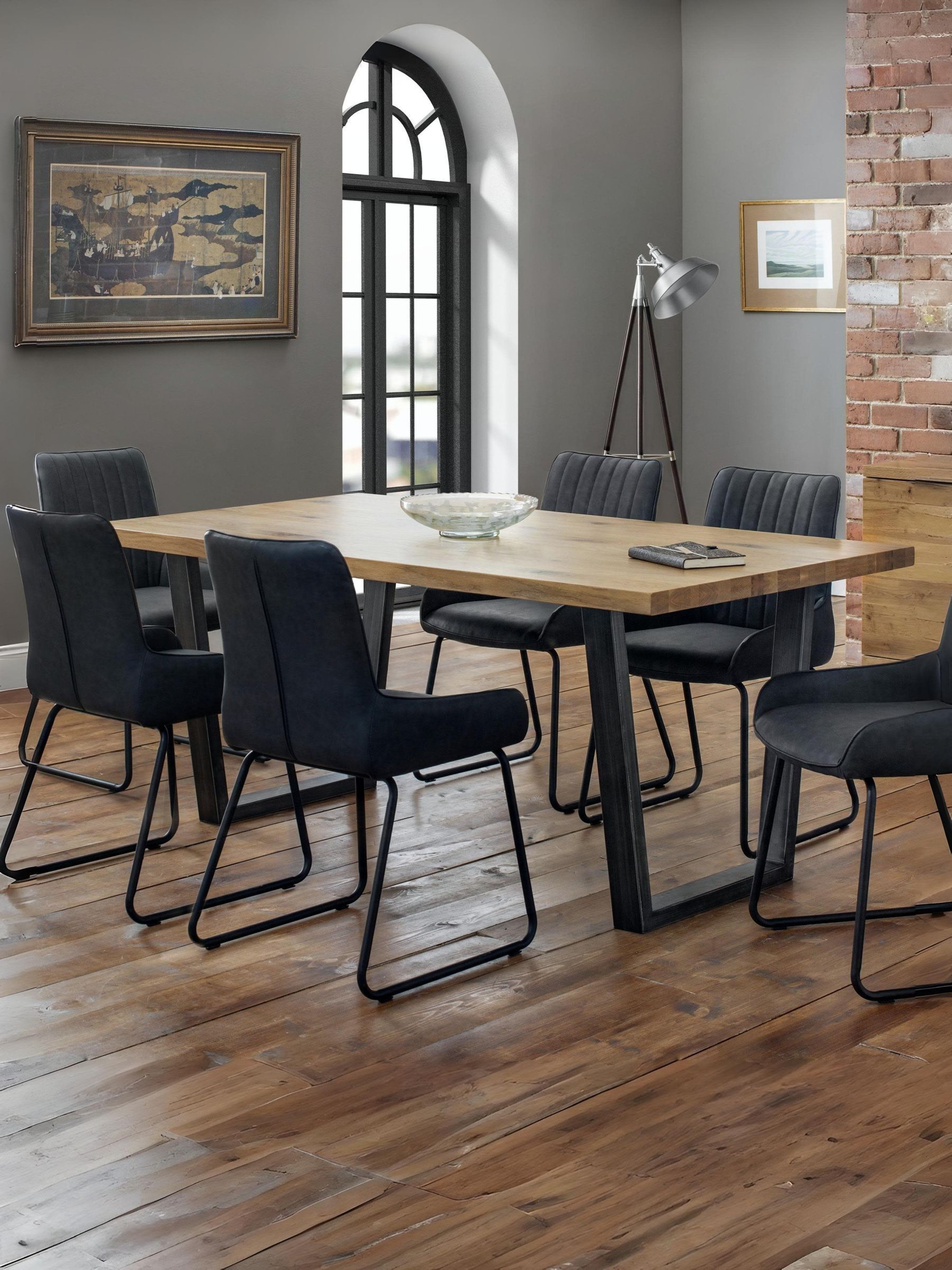 Julian Bowen Oak Brooklyn Oak Dining Table
