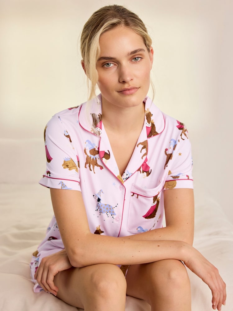 Ensemble pyjama court Chelsea Peers Fairytale Dogs imprimé - Image 6 de 6 Ensemble pyjama court Chelsea Peers Fairytale Dogs imprimé - Image 6 de 6