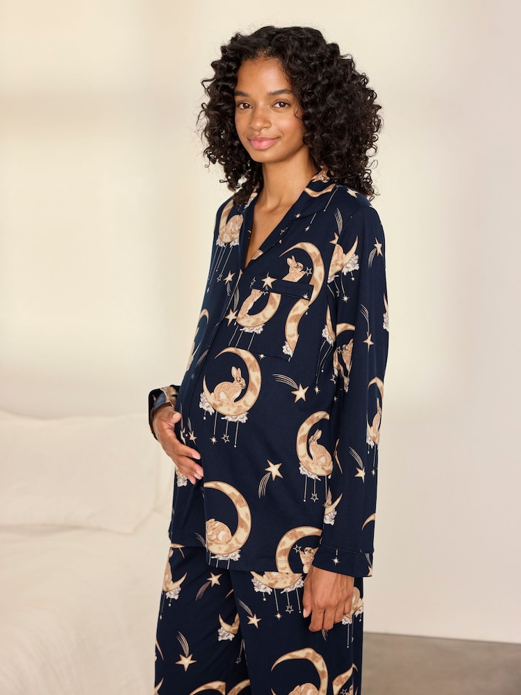 Conjunto de pijama largo con estampado de conejitos lunares y diseño abotonado de Chelsea Peers - Imagen 2 de 8