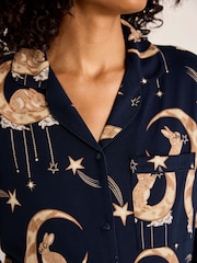 Conjunto de pijama largo con estampado de conejitos lunares y diseño abotonado de Chelsea Peers - Imagen 3 de 8