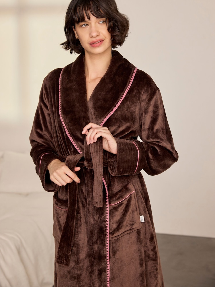 Chelsea Peers Brown Fleece Long Dressing Gown - Image 2 of 6 Chelsea Peers Brown Fleece Long Dressing Gown - Image 2 of 6