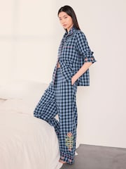 Conjunto de pijama largo de algodón bordado de cuadros con estampado de dragón mítico de Chelsea Peers - Imagen 3 de 6