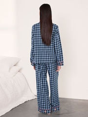 Conjunto de pijama largo de algodón bordado de cuadros con estampado de dragón mítico de Chelsea Peers - Imagen 4 de 6
