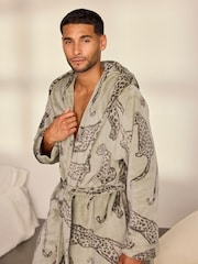 Chelsea Peers Green Fleece Lino Cut Leopard Print Hooded Dressing Gown - Image 2 of 5