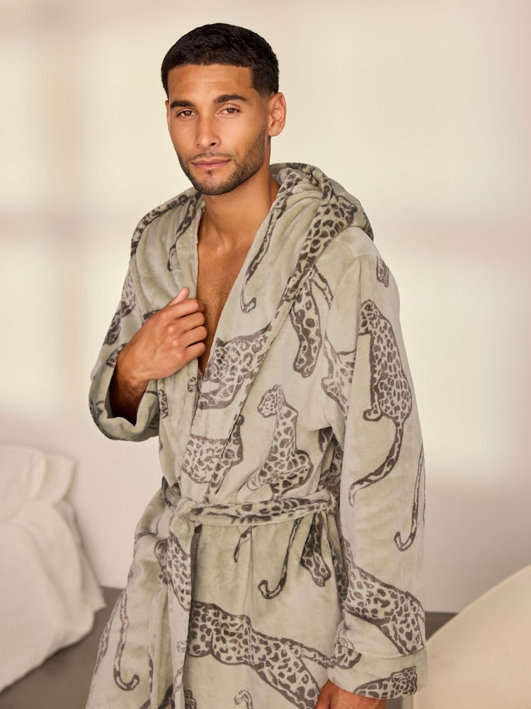 Chelsea Peers Green Fleece Lino Cut Leopard Print Hooded Dressing Gown - Image 2 of 5 Chelsea Peers Green Fleece Lino Cut Leopard Print Hooded Dressing Gown - Image 2 of 5