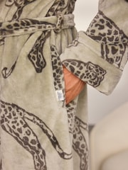 Chelsea Peers Green Fleece Lino Cut Leopard Print Hooded Dressing Gown - Image 3 of 5