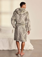Chelsea Peers Green Fleece Lino Cut Leopard Print Hooded Dressing Gown - Image 4 of 5
