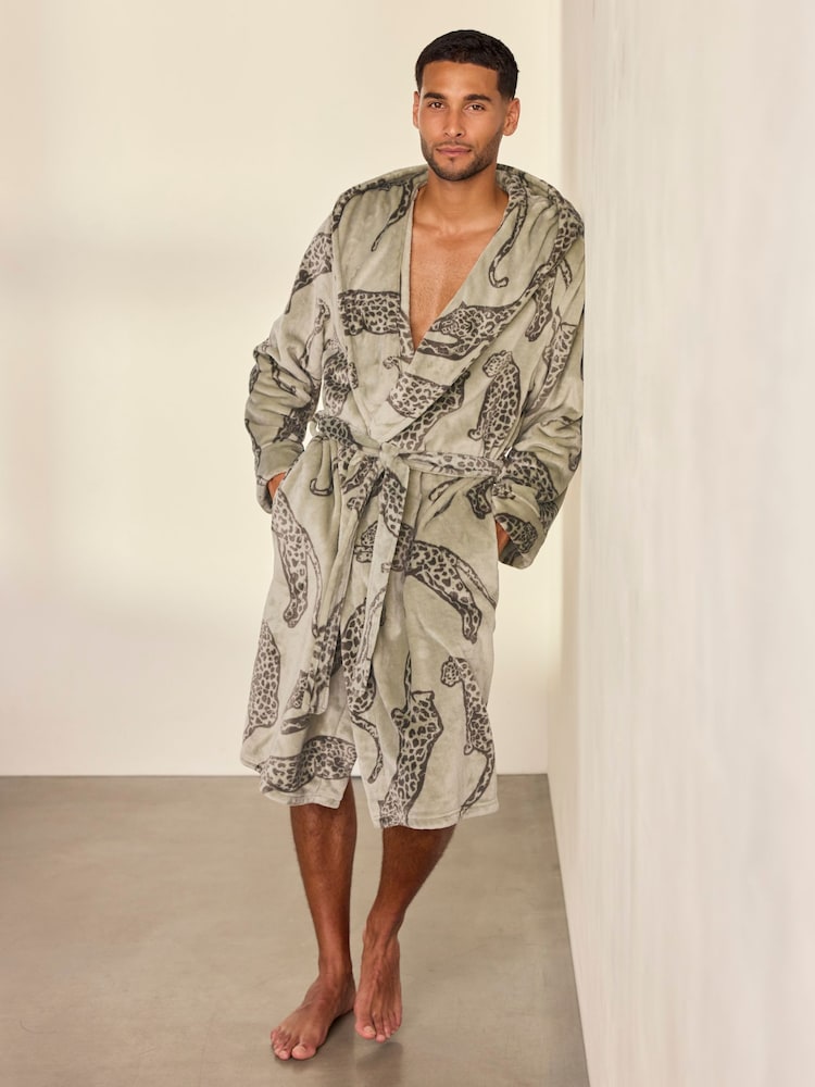 Chelsea Peers Green Fleece Lino Cut Leopard Print Hooded Dressing Gown - Image 5 of 5 Chelsea Peers Green Fleece Lino Cut Leopard Print Hooded Dressing Gown - Image 5 of 5