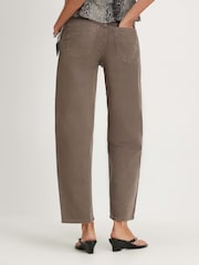 River Island Brown Cinnamon Core Barrel Jeans - Image 2 of 4