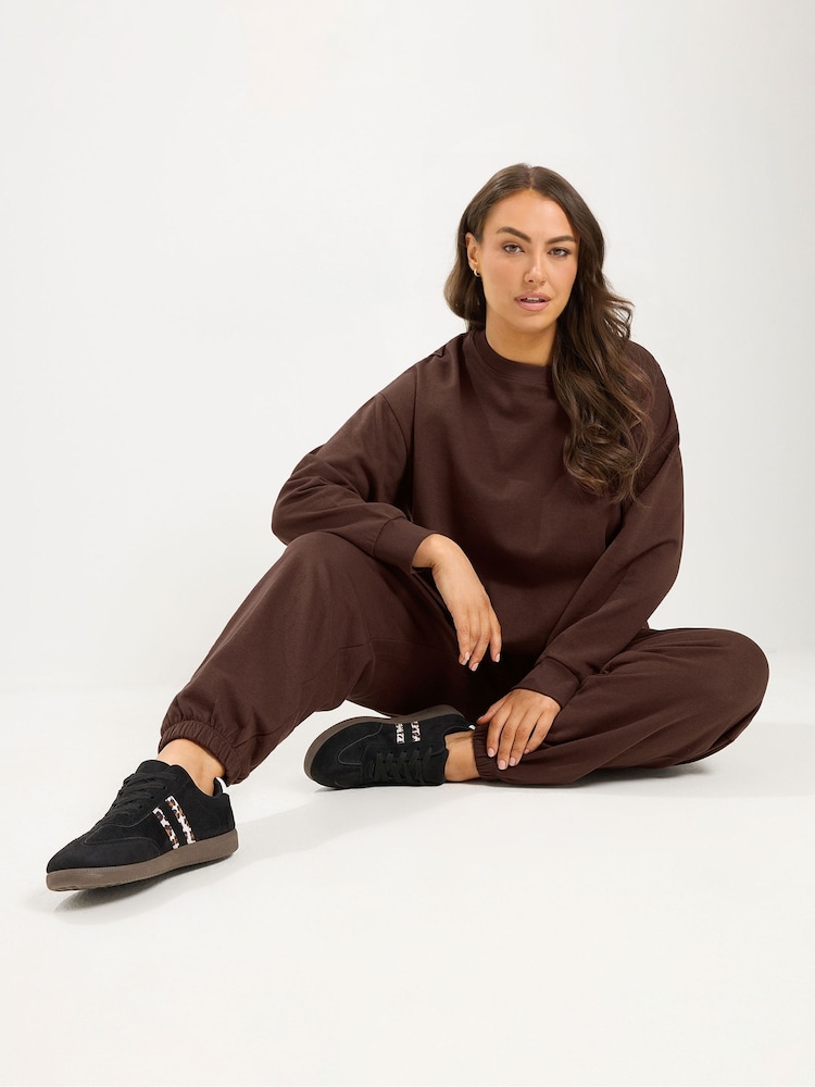 Ruskea - Yours Curve -collegepaita ja hihansuissa olevat verryttelyhousut - Kuva 1 / 4
