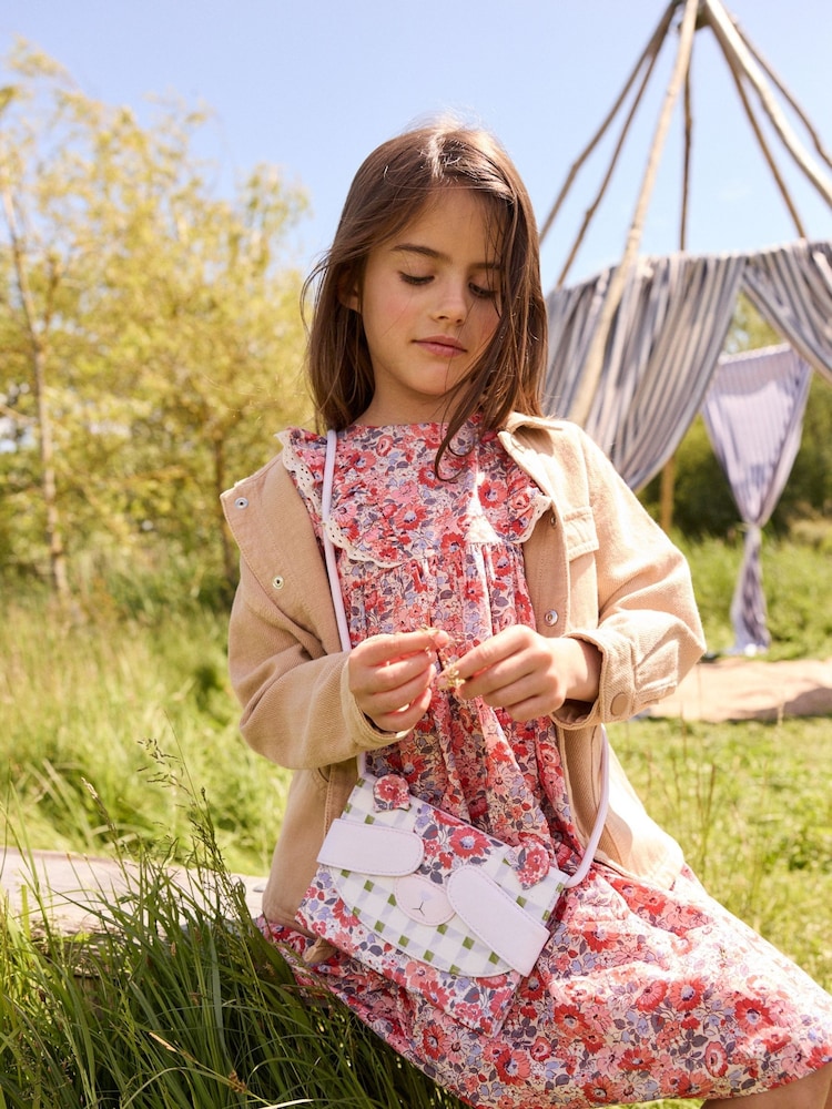 حقيبة تُعلَّق حول الجسم بتصميم دب من Cath Kidston - صورة 1 من 13 حقيبة تُعلَّق حول الجسم بتصميم دب من Cath Kidston - صورة 1 من 13