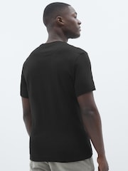 Черный - Хлопковая футболка с вырезом под горло Lyle & Scott - Image 2 of 5